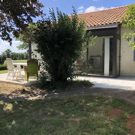 別荘 A Proximite Du Futuroscope Et Des Marais Poitevin Rouille